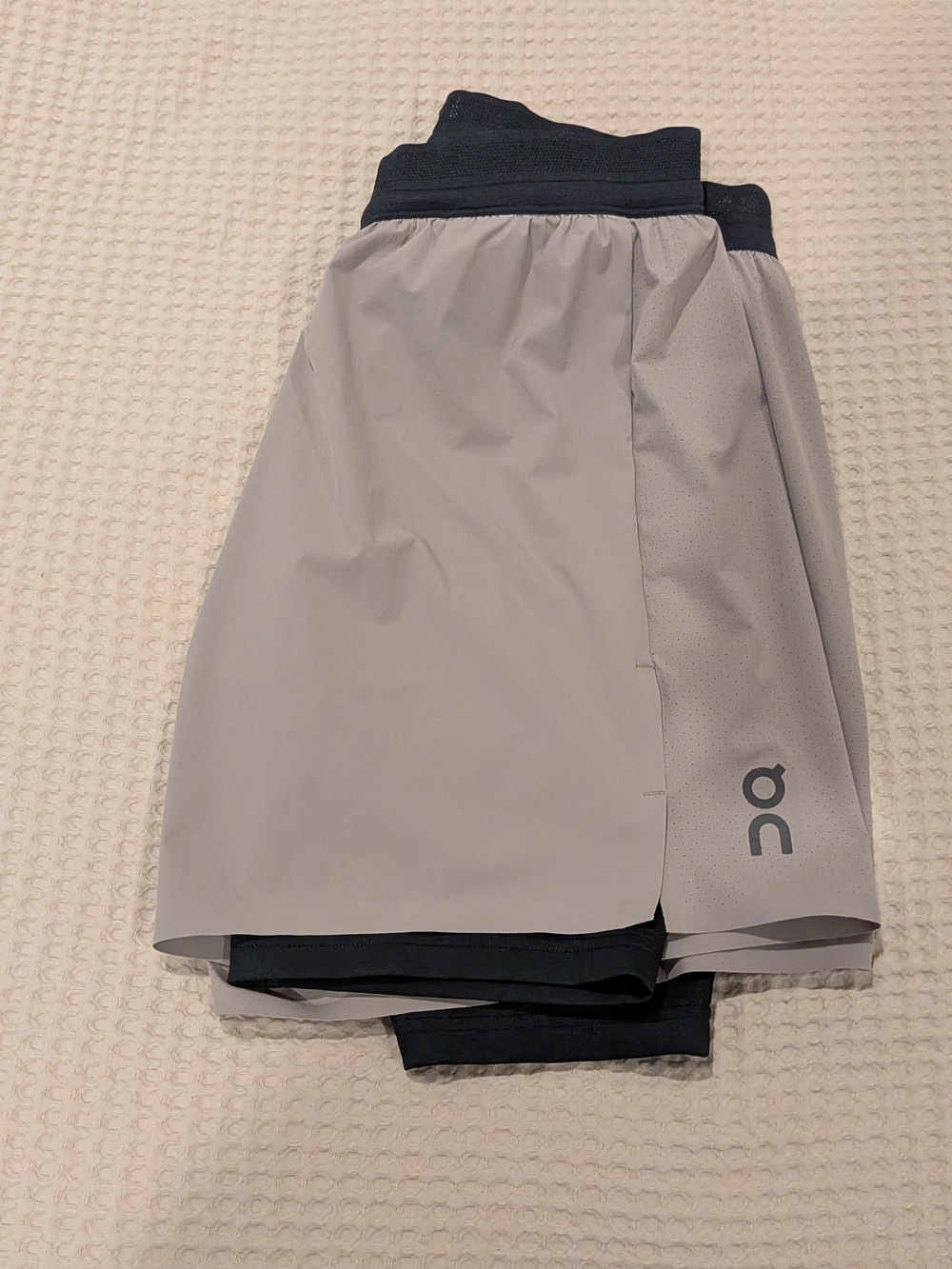 On cloud 2-in-1 running shorts (Men's Small)